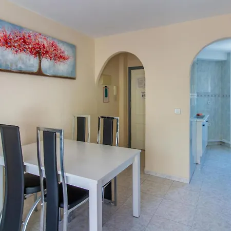 아파트 2 Bedroom Cozy In 또레비에하